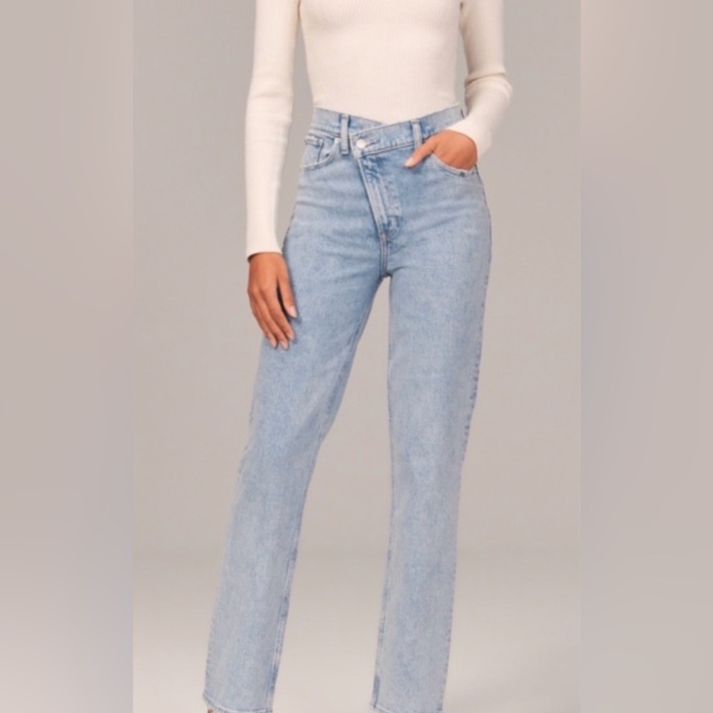 Abercrombie & Fitch Women's High-Rise Straight Jeans - Light Blue Wash